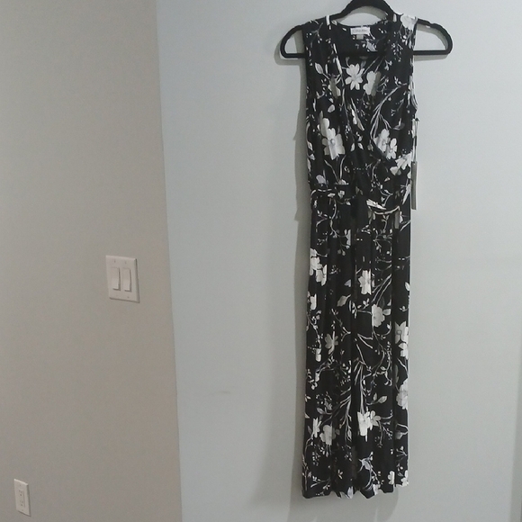 Calvin Klein Black and White Floral Croped Jumpsuit with VNeck Sz 2 New With Tag - Picture 3 of 11